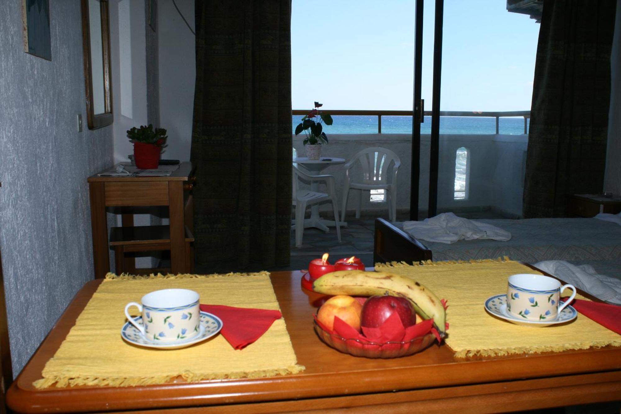 Blue Bay Apartments Hersonissos  Exterior foto